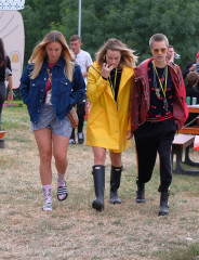 Margot Robbie at the Glastonbury Festival // June 22, 2017 фото №1277640
