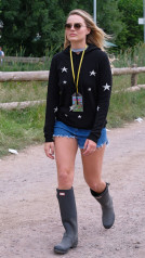 Margot Robbie at the Glastonbury Festival // June 22, 2017 фото №1277636