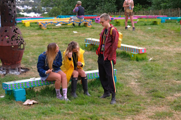 Margot Robbie at the Glastonbury Festival // June 22, 2017 фото №1277641