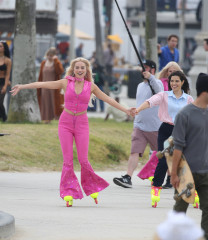 Margot Robbie - 'Barbie' Set in Los Angeles 06/27/2022 фото №1345501