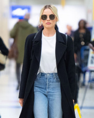 Margot Robbie - arrives at JFK airport in New York City, 02/03/2020 фото №1268103
