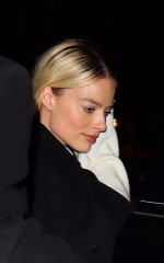 Margot Robbie spotted leaving after dinner at Carbone in New York 03.02.2020 фото №1268094