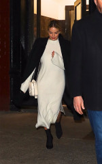 Margot Robbie spotted leaving after dinner at Carbone in New York 03.02.2020 фото №1268098