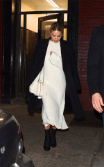 Margot Robbie spotted leaving after dinner at Carbone in New York 03.02.2020 фото №1268100