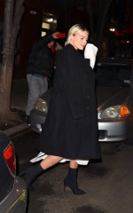 Margot Robbie spotted leaving after dinner at Carbone in New York 03.02.2020 фото №1268096
