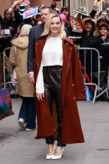 Margot Robbie is seen in New York, 02.04.2020 фото №1267468