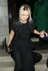 Margot Robbie - seen leaving Annabels Party in London, UK 02.02.2020 фото №1268153