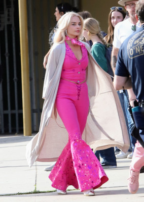 Margot Robbie - 'Barbie' Set in Los Angeles 06/22/2022 фото №1345090