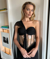 Margot Robbie - Met Gala 2023 Portraits 05/01/2023 фото №1372639