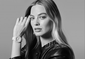 Margot Robbie for Chanel J12 Watch Campaign  // 2021 фото №1296745