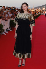 Marion Cotillard – Cabourg Film Festival Closing Ceremony  фото №975880