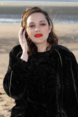 Marion Cotillard – Cabourg Film Festival Jury Photocall фото №976026
