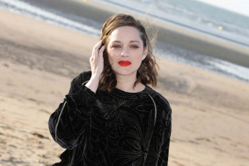 Marion Cotillard – 31st Cabourg Film Festival Jury Photocall фото №1079107