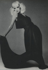 Marisa Berenson for US Vogue April 15th, 1972 by Richard Avedon фото №1390195