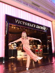 Martha Hunt – Victoria’s Secret New Fall Collection Debut in Las Vegas фото №1211815