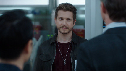 Matt Czuchry - The Resident (2020) 3x13 'How Conrad Gets His Groove Back' фото №1324477