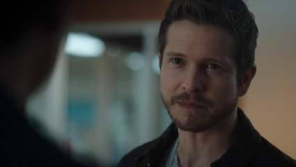 Matt Czuchry - The Resident (2020) 3x13 'How Conrad Gets His Groove Back' фото №1324480