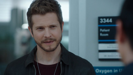 Matt Czuchry - The Resident (2020) 3x13 'How Conrad Gets His Groove Back' фото №1324491