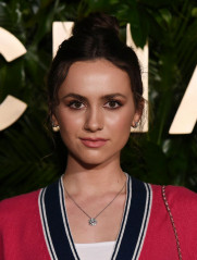 Maude Apatow at Gabrielle Chanel Essence in Los Angeles 09/12/2019 фото №1224642