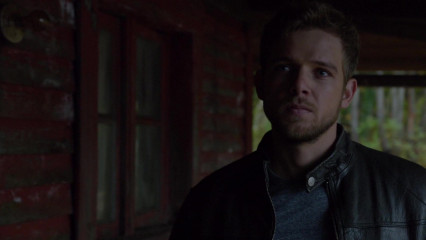 Max Thieriot - Bates Motel (2015) 3x01 'A Death in the Family' фото №1280403
