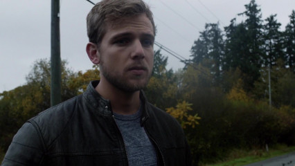 Max Thieriot - Bates Motel (2015) 3x01 'A Death in the Family' фото №1280402