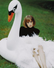 Maya Hawke by Kat Irlin for Flaunt // Fall 2020 фото №1276186