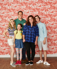 Meg Donnelly – “American Housewife” Season 4 Promo Pics фото №1224157