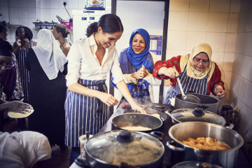 Meghan Markle – “Together: Our Community Cookbook” фото №1102878