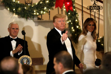 Melania Trump and Donald Trump – Greets Guests at the Congressional Ball фото №1126561