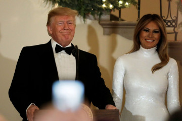 Melania Trump and Donald Trump – Greets Guests at the Congressional Ball фото №1126559