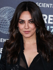 Mila Kunis – 2023 Breakthrough Prize Ceremony in Los Angeles  фото №1369062