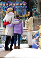 Mila Kunis – Filming ‘A Bad Moms Christmas’ set in Atlanta фото №970281