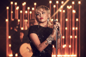 Miley Cyrus - BBC Radio 1 Live Lounge in London 09/01/2020 фото №1282380