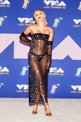 Miley Cyrus - '2020 MTV Video Music Awards' in New York (Arrival) | 30.08.2020 фото №1272786