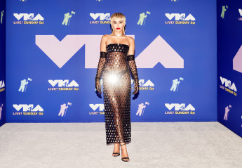 Miley Cyrus - '2020 MTV Video Music Awards' in New York (Arrival) | 30.08.2020 фото №1272788