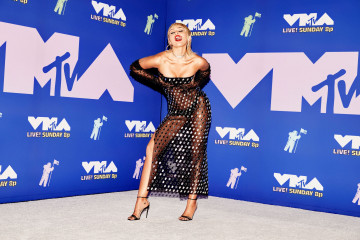 Miley Cyrus - '2020 MTV Video Music Awards' in New York (Arrival) | 30.08.2020 фото №1272789