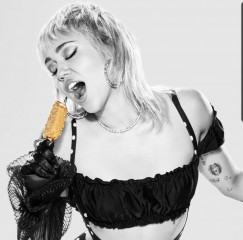 Miley Cyrus - 'Magnum' Promoshoot // 2021 фото №1304531