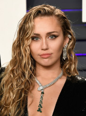Miley Cyrus - Vanity Fair Oscar Party in Beverly Hills 02/24/2019 фото №1146956