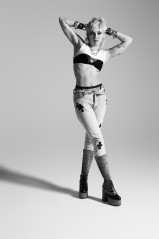 Miley Cyrus - 'Prisoner' Promo // 2020 фото №1286267