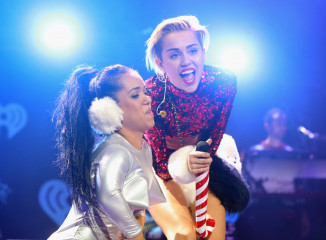 Miley Cyrus фото №684796