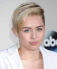 Miley Cyrus фото №681537