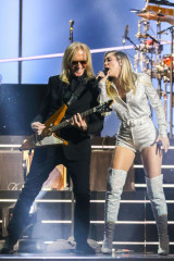 Miley Cyrus – ‘Elton John – I’m Still Standing – A Grammy Salute’ Concert  фото №1059070