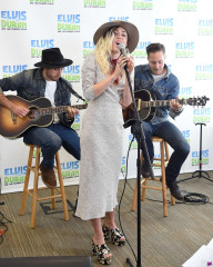 Miley Cyrus – Elvis Duran Z100 Morning Show in NYC фото №965508