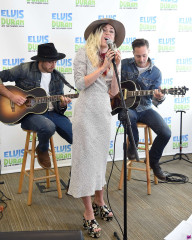 Miley Cyrus – Elvis Duran Z100 Morning Show in NYC фото №965508