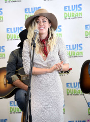 Miley Cyrus – Elvis Duran Z100 Morning Show in NYC фото №965506