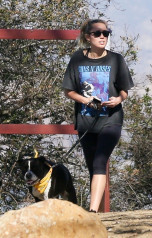 Miley Cyrus Hike With Her Dog, Mary Jane in Studio City фото №1034883