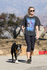 Miley Cyrus Hike With Her Dog, Mary Jane in Studio City фото №1034886