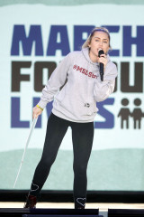 Miley Cyrus – March For Our Lives Event in LA  фото №1056717