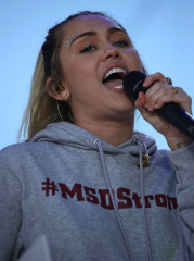 Miley Cyrus – March For Our Lives Event in LA  фото №1056715