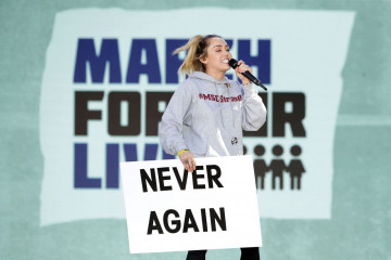 Miley Cyrus – March For Our Lives Event in LA  фото №1056719